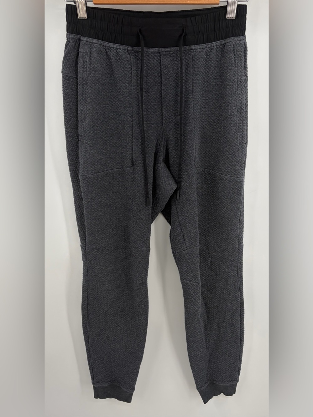 Lululemon at ease gray black jogger men’s XS textured training running lounge